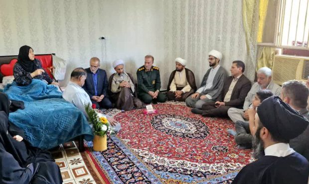 دیدار اعضای ستاد امر به معروف مناطق نفتخیز جنوب با خانواده شهید عبدالرضا بهمئی در جایزان دیدار اعضای ستاد امر به معروف مناطق نفتخیز جنوب با خانواده شهید عبدالرضا بهمئی در جایزان