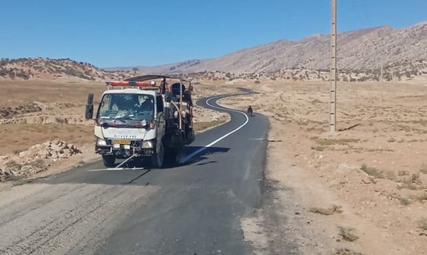 اجرای طرح ایمنسازی و خطکشی ۱۵ کیلومتر از محورهای مواصلاتی بهمئی با هدف ارتقای امنیت تردد اجرای طرح ایمنسازی و خطکشی ۱۵ کیلومتر از محورهای مواصلاتی بهمئی با هدف ارتقای امنیت تردد