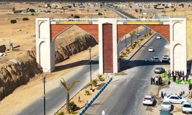 ریزش سنگ‌های دروازه قرآن لیکک؛ پروژه نمادین شهری در آزمون نظارت مردود شد