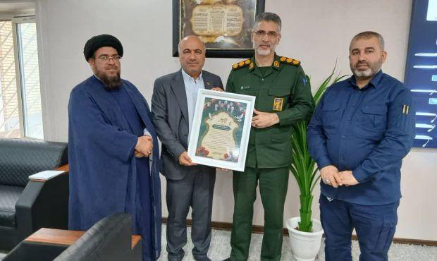 قدردانی فرمانده سپاه ناحیه امیدیه از مدیرعامل نفت و گاز آغاجاری؛ ایستادگی صنعت نفت در خط مقدم تولید ملی