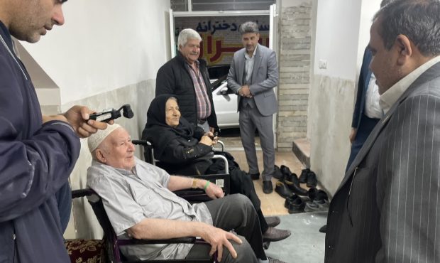 یلدای به رنگ ایثار؛ شب‌نشینی صمیمی مسئولان خوزستان در خانه شهید فرجوانی