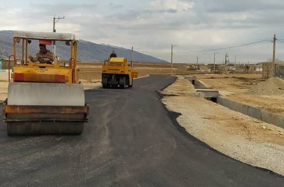 آغاز آسفالت بیش از ۱۱ هزار مترمربع از معابر روستاهای بخش ممبی با اعتبارات نفت