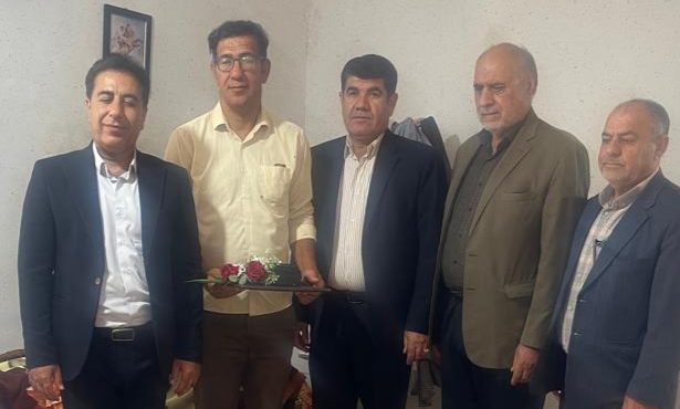دیدار صمیمانه مدیر آموزش و پرورش بهمئی با پیشکسوت فرهنگی؛ تأکید بر تکریم منزلت معلمان بازنشسته دیدار صمیمانه مدیر آموزش و پرورش بهمئی با پیشکسوت فرهنگی؛ تأکید بر تکریم منزلت معلمان بازنشسته